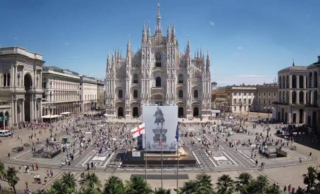 Прямая трансляция Соборной площади в Милане в Италии