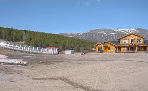 Веб камера горнолыжный курорт Большой Вудъявр, Северный склон, Сервисный центр