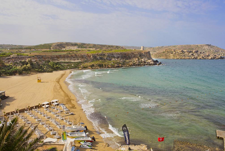 Пляж Голден Бэй (Golden Bay Beach) на острове Мальта