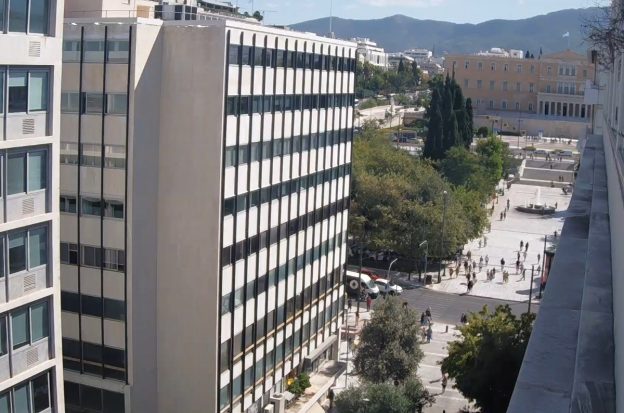 Площадь Синтагма и улица Эрму в Афинах