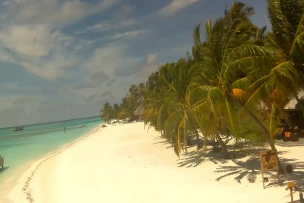 Пляж на острове Мееру Айленд на Мальдивах