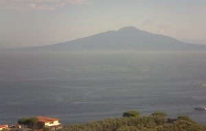 Веб камера Италия, Сорренто, вулкан Везувий с отеля Aminta 4*