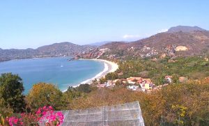 Веб камера Мексика, Сиуатанехо, пляж Ла-Ропа (Playa La Ropa)
