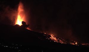 Веб камера Канарские острова, остров Ла Пальма, извержение вулкана Кумбре-Вьеха