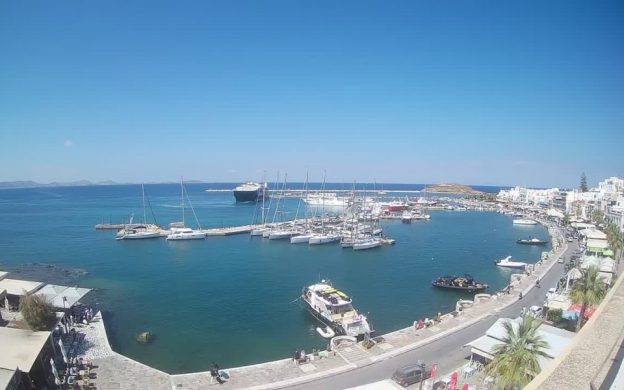 Порт горда Наксос в Греции