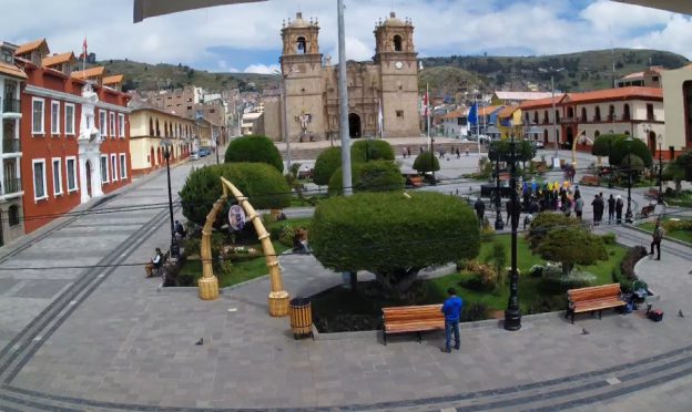 Главная Площадь города Пуно в Перу
