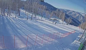 Веб-камера горнолыжного курорта Манжерок, Трасса «Катунь», Верхняя часть