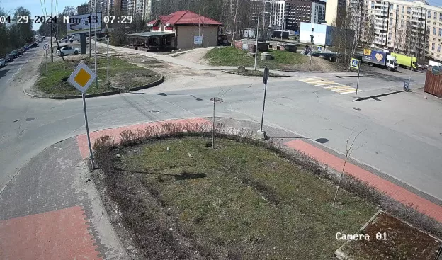 Пересечение улиц Главная и Флотская в деревне Новое Девяткино