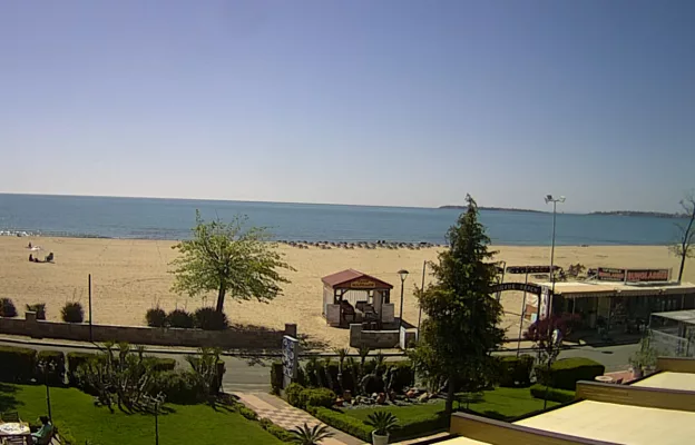 Пляж курортного города Солнечный берег в Болгарии