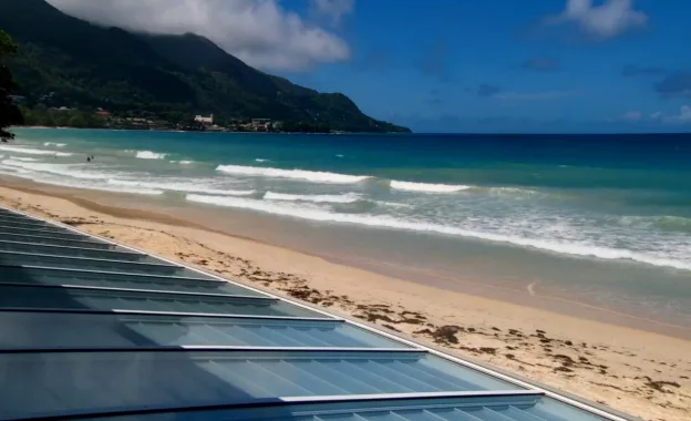 Пляж Бо-Валлон на острове Маэ на Сейшельских островах