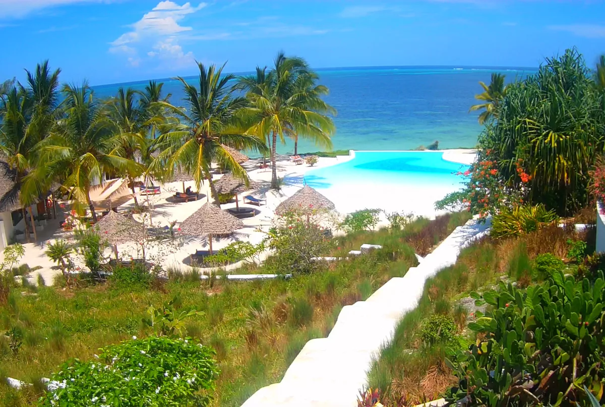 Бассейн отеля Zanbluu Beach на острове Занзибар в Танзании