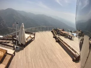 Веб-камера Узбекистана, горнолыжный курорт Амирсой, ресторан «2290 Restaurant Bar Terrace»