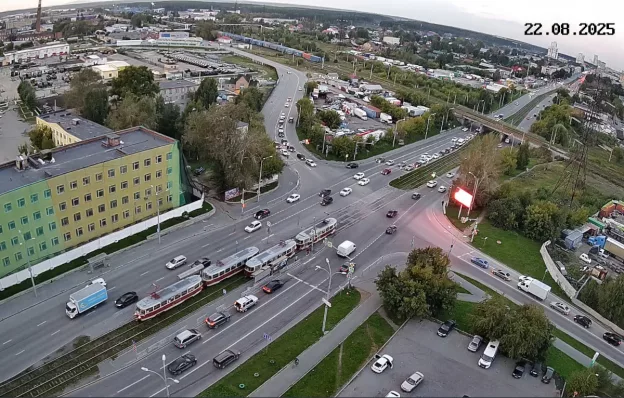 Перекрёсток улиц Бебеля и Автомагистральная в Екатеринбурге