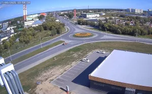 Веб-камера Нижневартовска, Кольцевой перекресток улиц Ханты-Мансийская и Интернациональная