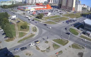 Веб-камера Нижневартовска, пересечение улиц Ханты-Мансийская и Омская